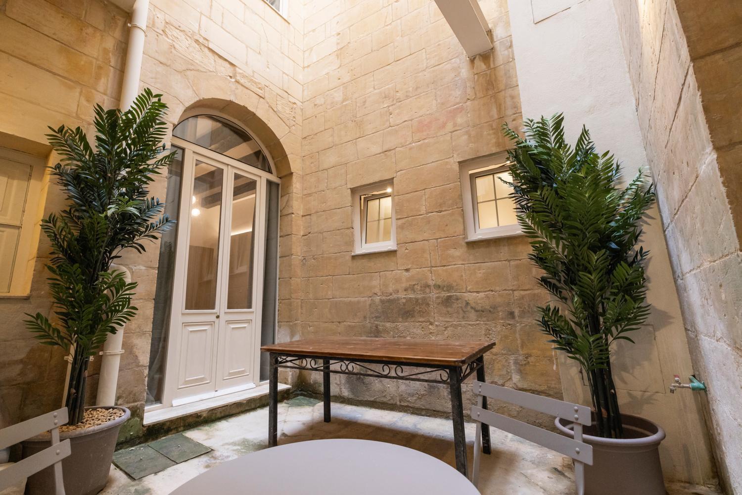 Harbour Mansion Apartment *