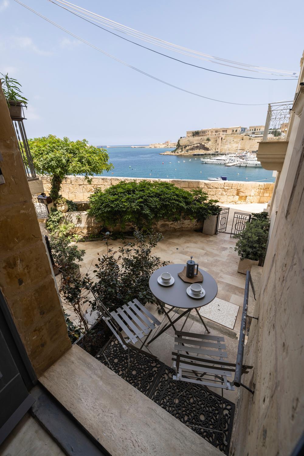 Harbour Mansion Apartment *